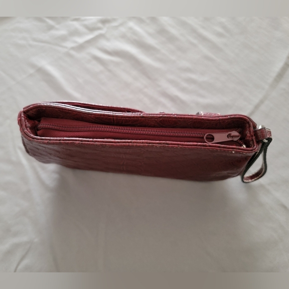 Vintage Croc Embossed Vinyl Clutch - Picture 2 of 9